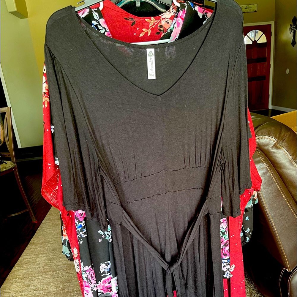 American Rag, Plus size 1x, Belted, stretch can fit 2x also, Black Top, Stylish